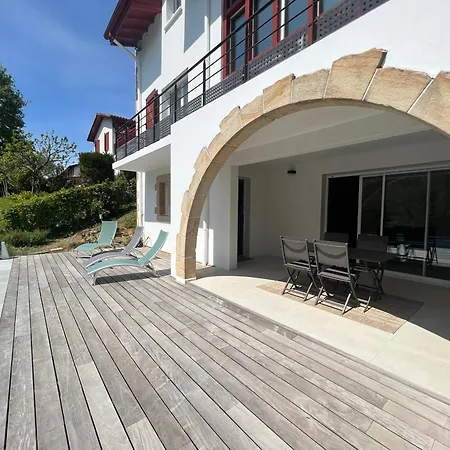 Apartamento T3 Avec Piscine Et Parking Dans Maison Basque - Fr-1-239-927 *